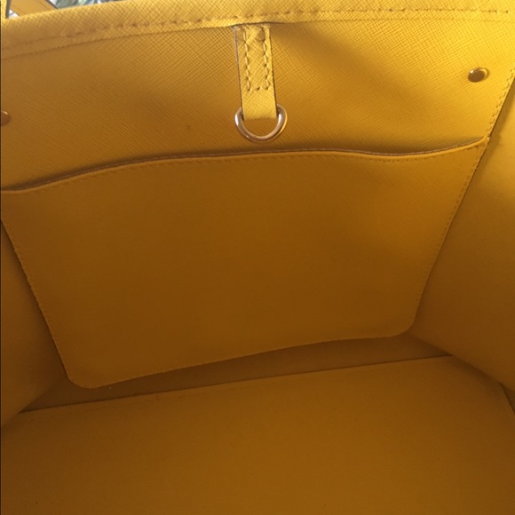 Beautiful every day tote pre own like new - Picture 5 of 5